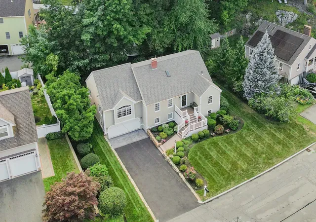 Photo 3 of Single family home for sale at 4 Churchill Rd, Winchester, MA 01890 | MLS# 73572661 | Listing updated on 2026-09-16