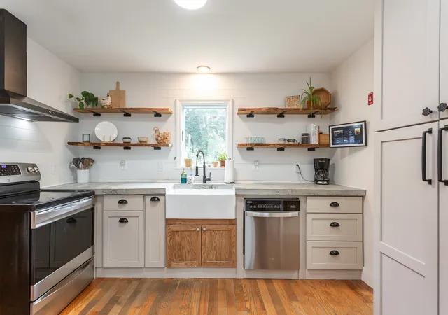 Photo 3 of Single family home for sale at 719 Warren Ave, Swansea, MA 02777 | MLS# 73572228 | Listing updated on 2026-09-08