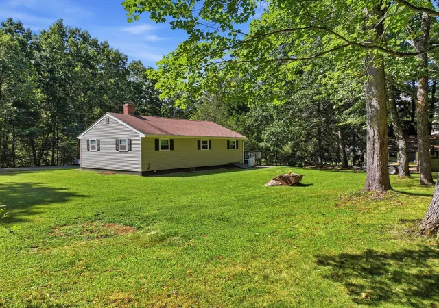 Photo 3 of Single family home for sale at 42 Lakeview Dr, West Brookfield, MA 01585 | MLS# 73574725 | Listing updated on 2026-09-13