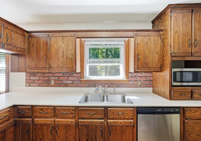 Photo 4 of Single family home for sale at 42 Lakeview Dr, West Brookfield, MA 01585 | MLS# 73574725 | Listing updated on 2026-09-13