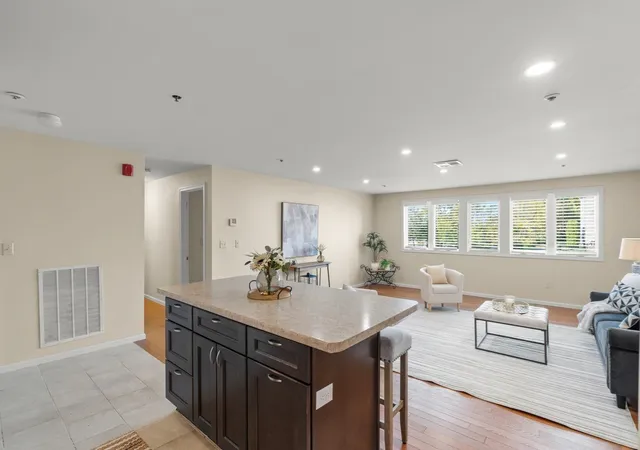 Listing Photo 5 - Condo for sale in building located at 38 Dunham Rd, Beverly, MA 01915 - Unit #204