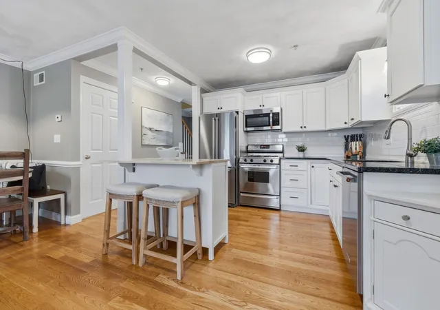 Listing Photo 5 - Condo for sale in building located at 16 Ship St, Newburyport, MA 01950 - Unit #16
