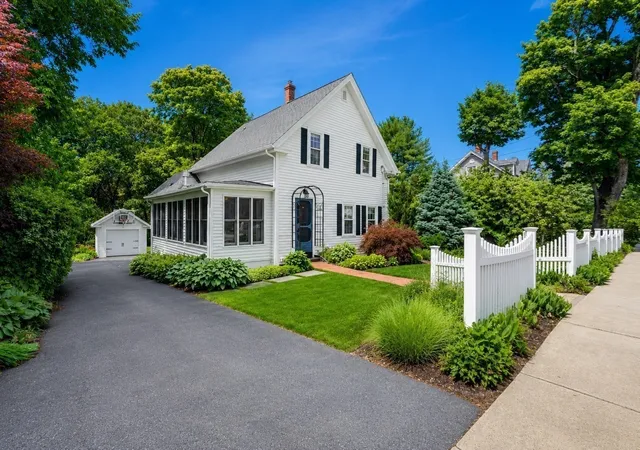 Photo 4 of Sale Pending at 107 Summer St, Franklin, MA 02038 | MLS# 73573118 | Listing updated on 2026-09-24