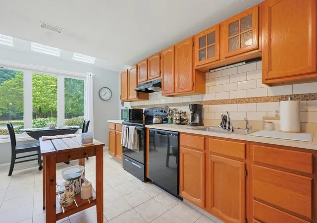 Photo 4 of Condo for sale at 822 Maple Brk Rd #822, Bellingham, MA 02019 | MLS# 73571330 | Listing updated on 2026-09-19