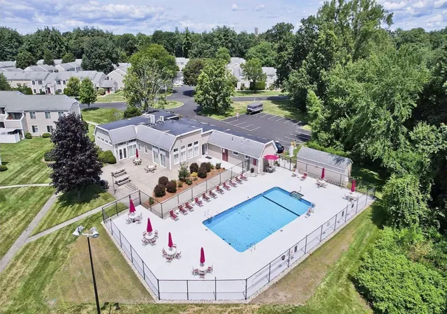 Listing Photo 2 - Condo for sale in building located at 25 Nassau Dr, Springfield, MA 01129 - Unit #25