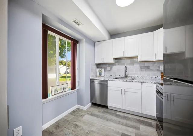 Listing Photo 4 - Condo for sale in building located at 25 Nassau Dr, Springfield, MA 01129 - Unit #25