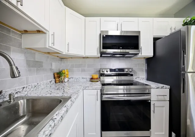 Listing Photo 5 - Condo for sale in building located at 25 Nassau Dr, Springfield, MA 01129 - Unit #25