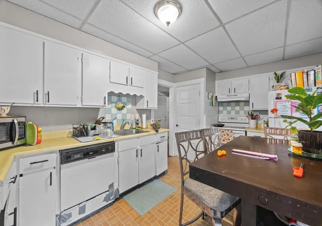 Listing Photo 5 - Condo for sale in building located at 3 Knight St, Worcester, MA 01605