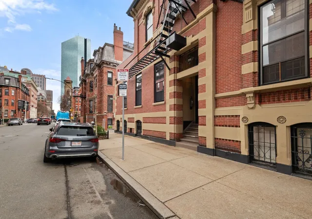 Photo 3 of Condo for sale at 278 Clarendon St #4, Boston, MA 02116 | MLS# 73583626 | Listing updated on 2026-10-03