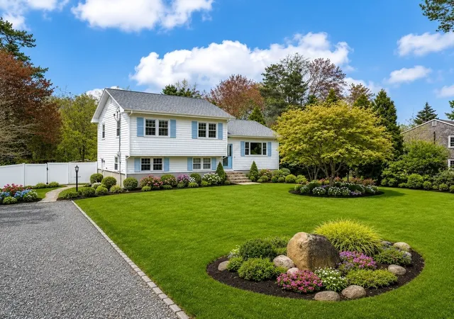Photo 3 of Single family home for sale at 10 Knollwood Dr, Mattapoisett, MA 02739 | MLS# 73575617 | Listing updated on 2026-09-14