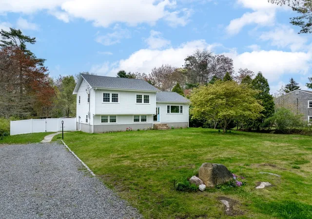 Photo 3 of Single family home for sale at 10 Knollwood Dr, Mattapoisett, MA 02739 | MLS# 73575617 | Listing updated on 2026-09-14