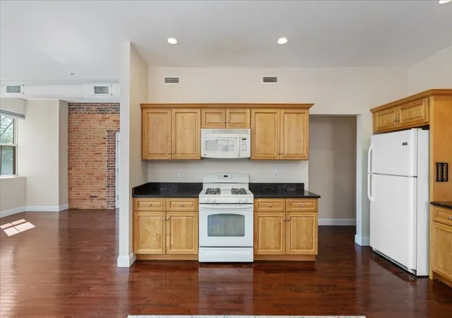 Listing Photo 5 - Condo for sale in building located at 24 Washington St, Haverhill, MA 01832 - Unit #301