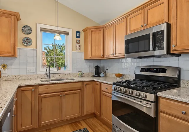 Listing Photo 4 - Condo for sale in building located at 49 Silver Crest Ln, Greenfield, MA 01301 - Unit #49