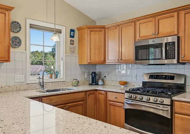 Listing Photo 5 - Condo for sale in building located at 49 Silver Crest Ln, Greenfield, MA 01301 - Unit #49