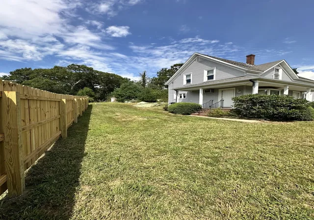 Photo 3 of Sale Pending at 202 N Quarry St, North Dartmouth, MA 02747 | MLS# 73570553 | Listing updated on 2026-10-27