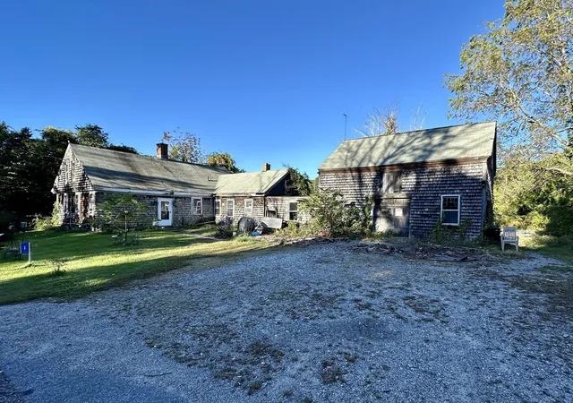 Photo 3 of Single family home for sale at 1 Pleasant St, Assonet, MA 02702 | MLS# 73587334 | Listing updated on 2026-10-10