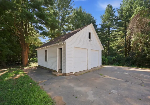 Photo 4 of Multi family home for sale at 814 College Hwy, Southwick, MA 01077 | MLS# 73572286 | Listing updated on 2026-09-05