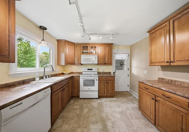 Photo 4 of Sale Pending at 209 Mount Hope St, North Attleboro, MA 02760 | MLS# 73574899 | Listing updated on 2026-09-15