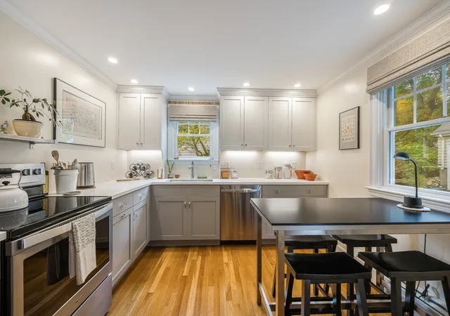 Photo 3 of Sale Pending at 21 Bond St, Reading, MA 01867 | MLS# 73570911 | Listing updated on 2026-09-23