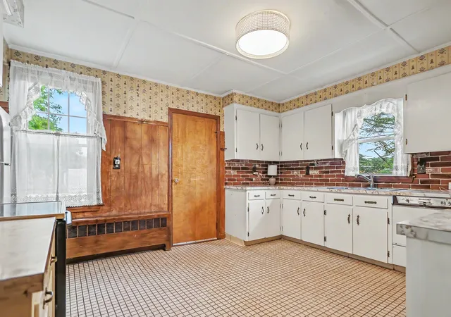 Photo 3 of Sale Pending at 9 Varnum St, Haverhill, MA 01832 | MLS# 73573089 | Listing updated on 2026-09-30