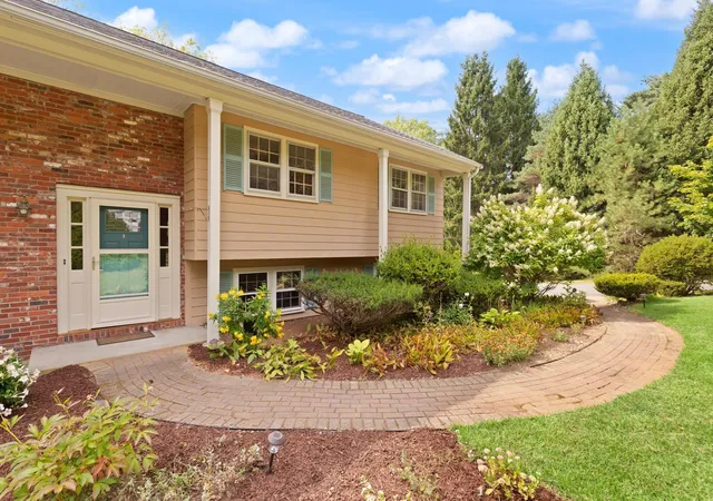 Photo 2 of Sale Pending at 12 Old Stagecoach Rd, Bedford, MA 01730 | MLS# 73569963 | Listing updated on 2026-09-29