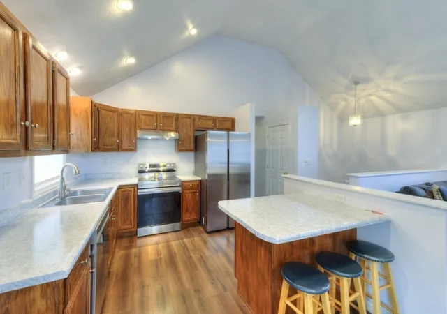 Photo 3 of Sale Pending at 4 Matteo St, Worcester, MA 01606 | MLS# 73571476 | Listing updated on 2026-09-23