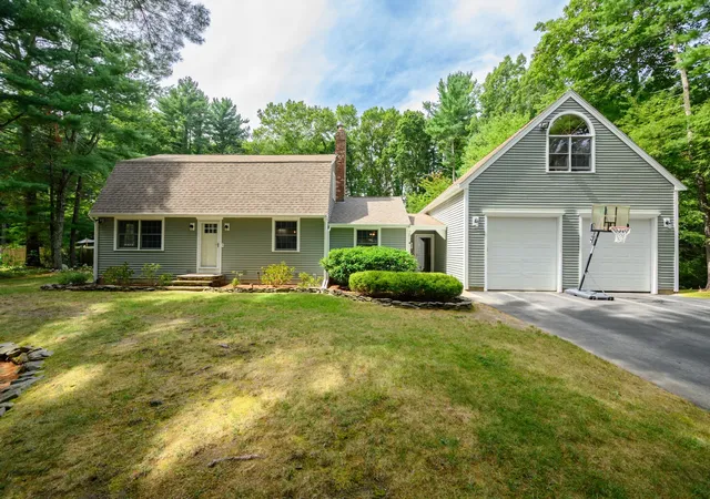 Photo 1 of Sale Pending at 86 Edgewater Dr, Pembroke, MA 02359 | MLS# 73570506 | Listing updated on 2026-09-06
