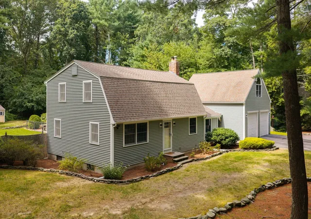 Photo 3 of Sale Pending at 86 Edgewater Dr, Pembroke, MA 02359 | MLS# 73570506 | Listing updated on 2026-09-06