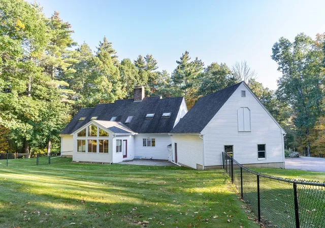 Photo 3 of Single family home for sale at 80 Old E Brookfield Rd, North Brookfield, MA 01535 | MLS# 73588778 | Listing updated on 2026-10-15