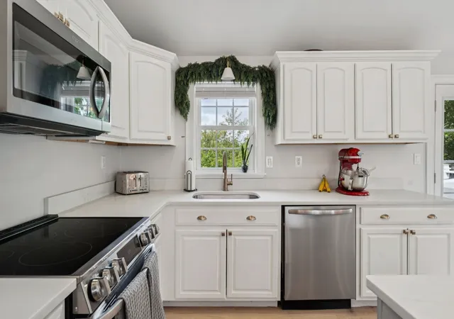 Photo 2 of Single family home for sale at 8 Skyview Ln, Woburn, MA 01801 | MLS# 73574249 | Listing updated on 2026-10-23
