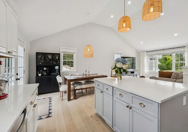 Photo 4 of Single family home for sale at 8 Skyview Ln, Woburn, MA 01801 | MLS# 73574249 | Listing updated on 2026-10-23