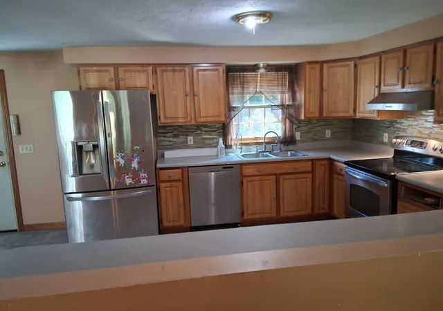 Photo 3 of Sale Pending at 270 Ash St, Winchendon, MA 01475 | MLS# 73570914 | Listing updated on 2026-09-06