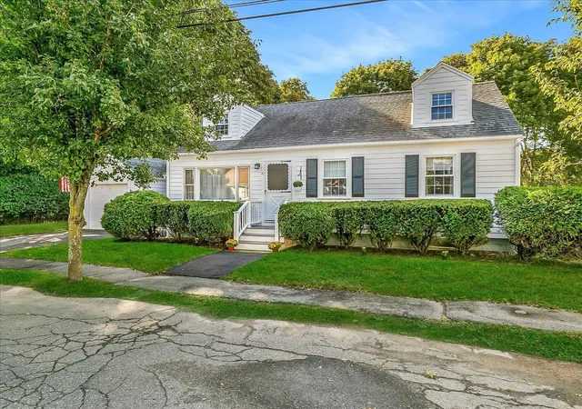 Photo 2 of Single family home for sale at 31 Chipman Rd, Beverly, MA 01915 | MLS# 73575909 | Listing updated on 2026-09-15