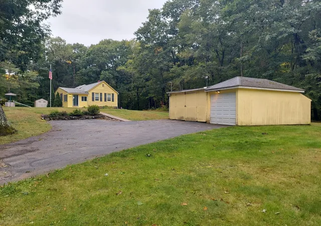 Photo 2 of Single family home for sale at 226 Pine St, Leicester, MA 01524 | MLS# 73584080 | Listing updated on 2026-10-11