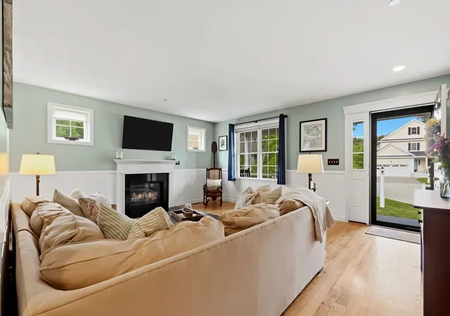 Listing Photo 5 - Condo for sale in building located at 9 Comanche Cir, Haverhill, MA 01835 - Unit #11