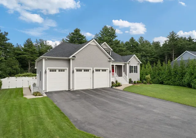 Photo 2 of Single family home for sale at 14 Stone Ridge Dr, Seekonk, MA 02771 | MLS# 73561216 | Listing updated on 2026-09-03