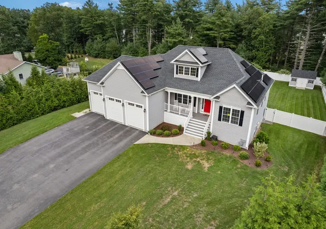 Photo 3 of Single family home for sale at 14 Stone Ridge Dr, Seekonk, MA 02771 | MLS# 73561216 | Listing updated on 2026-09-03