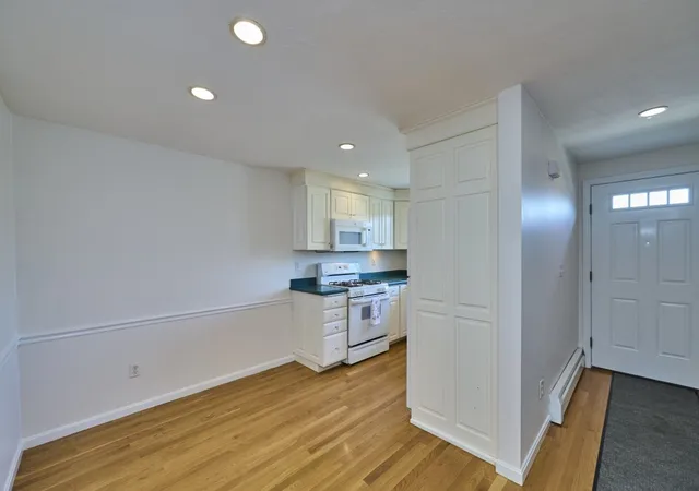 Listing Photo 4 - Condo for sale in building located at 12 Walcott Vly Dr, Hopkinton, MA 01748 - Unit #12