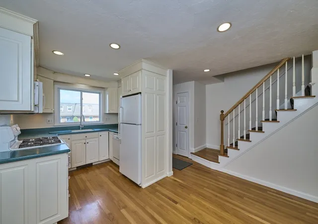 Listing Photo 5 - Condo for sale in building located at 12 Walcott Vly Dr, Hopkinton, MA 01748 - Unit #12