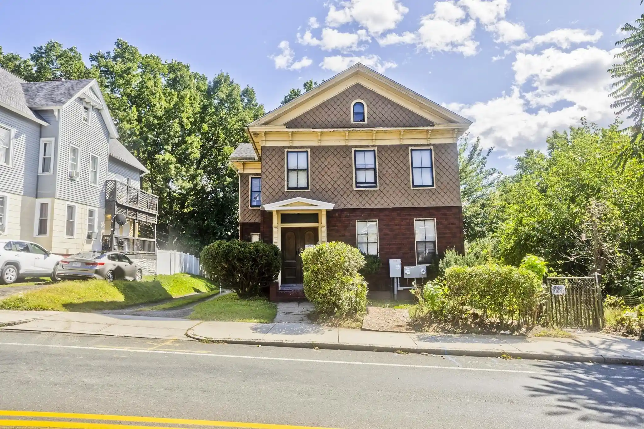 Listing Photo 1 - Condo for sale in 863 Worthington St located at 863 Worthington St, Springfield, MA 01105 - Unit 863 Worthington St