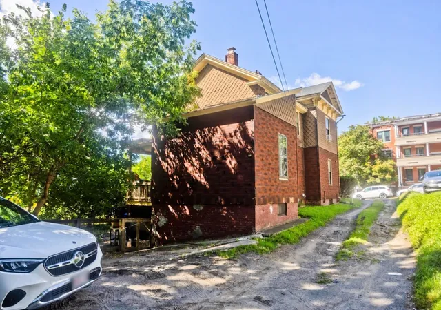 Photo 3 of Multi family home for sale at 863 Worthington St, Springfield, MA 01105 | MLS# 73582864 | Listing updated on 2026-10-25