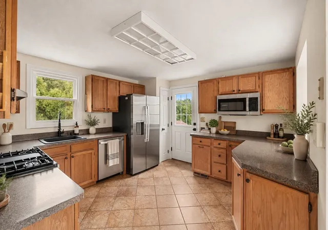 Photo 3 of Sale Pending at 58 Cinnamon Cir, Tewksbury, MA 01876 | MLS# 73572552 | Listing updated on 2026-09-29
