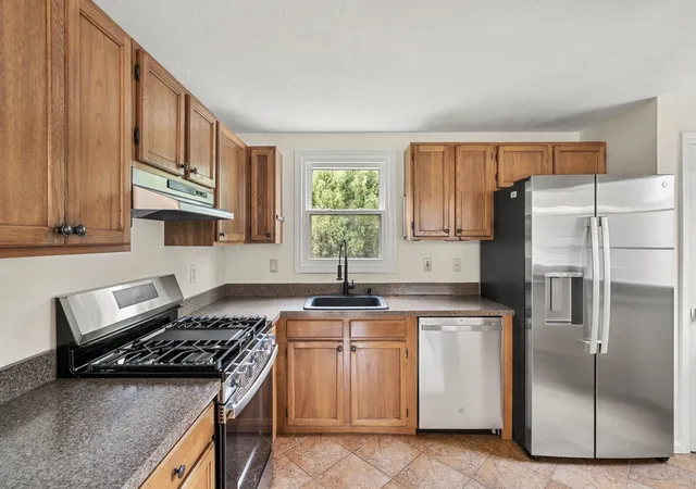 Photo 4 of Sale Pending at 58 Cinnamon Cir, Tewksbury, MA 01876 | MLS# 73572552 | Listing updated on 2026-09-29