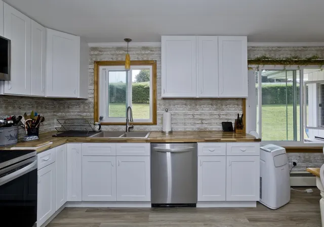 Photo 4 of Sale Pending at 41 Marlborough St, Chicopee, MA 01020 | MLS# 73571632 | Listing updated on 2026-09-20