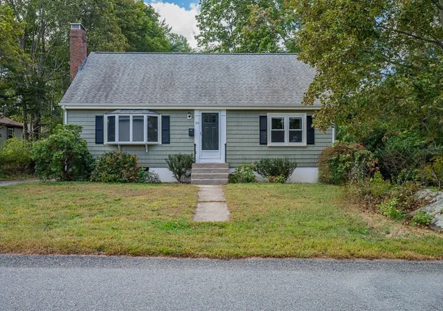Photo 1 of Single family home for sale at 124 King Hl Rd, Braintree, MA 02184 | MLS# 73582122 | Listing updated on 2026-10-13