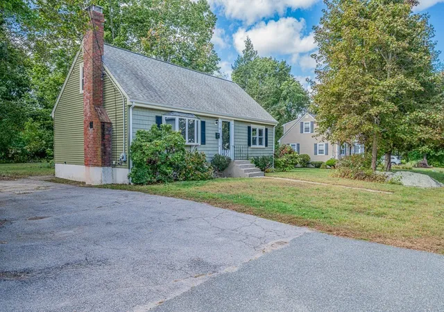 Photo 2 of Single family home for sale at 124 King Hl Rd, Braintree, MA 02184 | MLS# 73582122 | Listing updated on 2026-10-13