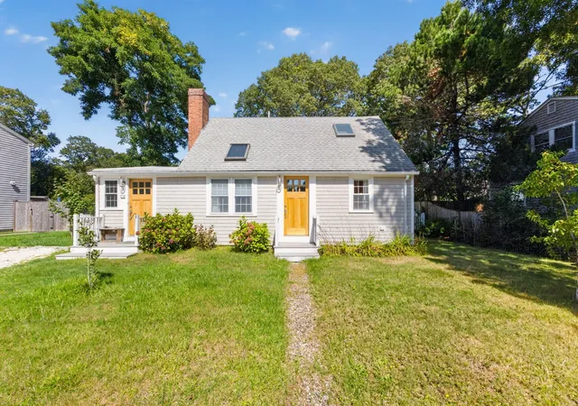 Photo 3 of Single family home for sale at 14 Nickerson St, Teaticket, MA 02536 | MLS# 73580944 | Listing updated on 2026-10-14