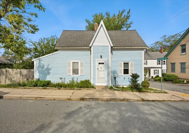 Photo 1 of Single family home for sale at 28 Mayflower St, Plymouth, MA 02360 | MLS# 73584225 | Listing updated on 2026-10-18
