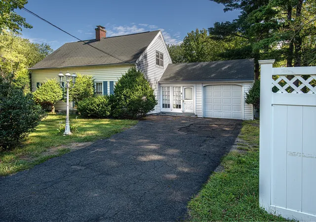 Photo 2 of Single family home for sale at 10 Dwight St, Hatfield, MA 01038 | MLS# 73574077 | Listing updated on 2026-09-13