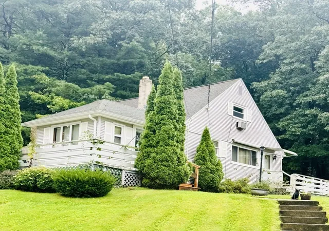 Photo 3 of Sale Pending at 433 Gifford St, Springfield, MA 01118 | MLS# 73571057 | Listing updated on 2026-09-19